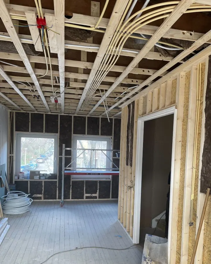 Nieuwe bekabeling in aanbouw